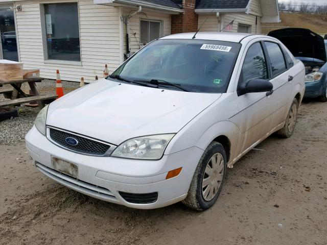 1FAFP34N97W365626 - 2007 FORD FOCUS ZX4 WHITE photo 2