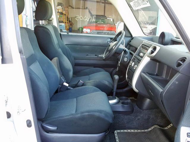 JTLKT324564082332 - 2006 TOYOTA SCION XB Ақ фото 5