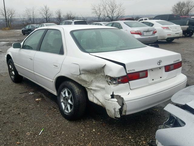 JT2BG22K4W0165033 - 1998 TOYOTA CAMRY CE WHITE photo 3