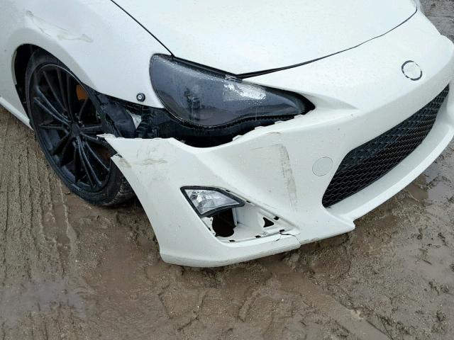 JF1ZNAA14F8708385 - 2015 TOYOTA SCION FR-S WHITE photo 9