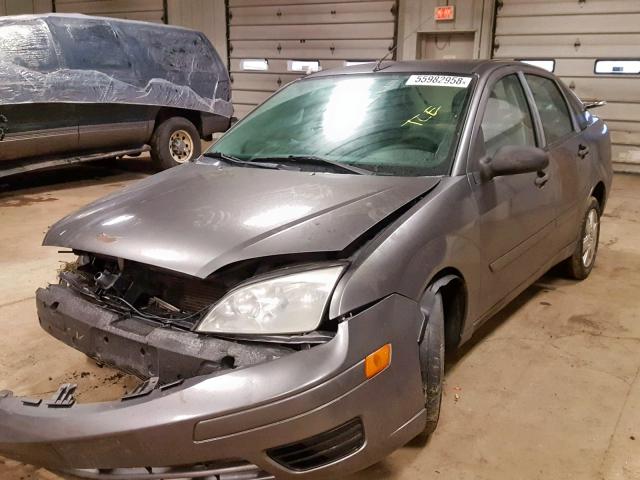 1FAFP34NX7W297059 - 2007 FORD FOCUS ZX4 GRAY photo 2