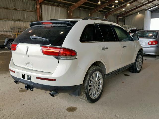 2LMDJ6JK5DBL30612 - 2013 LINCOLN MKX WHITE photo 4