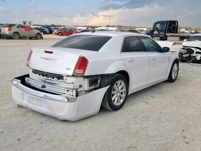 2C3CCAAGXDH551693 - 2013 CHRYSLER 300 WHITE photo 4