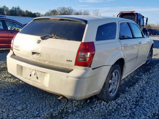 2D4FV48V15H515887 - 2005 DODGE MAGNUM SXT WHITE photo 4