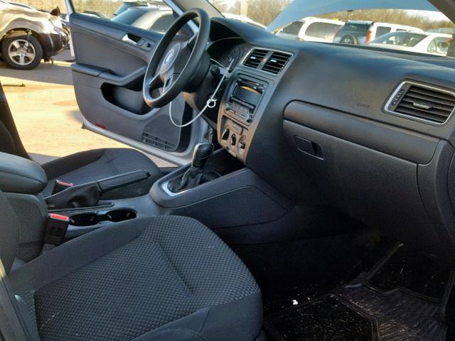 3VW2K7AJXDM269092 - 2013 VOLKSWAGEN JETTA BASE Արծաթագույն լուսանկար 5