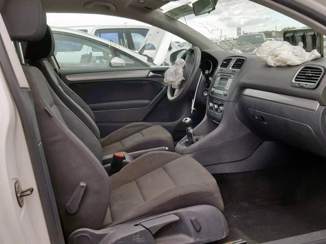 WVWAA7AJ3AW301507 - 2010 VOLKSWAGEN GOLF 白色 照片 5