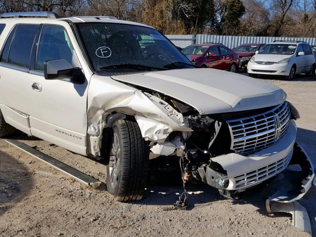 5LMFU28507LJ23227 - 2007 LINCOLN NAVIGATOR WHITE photo 9