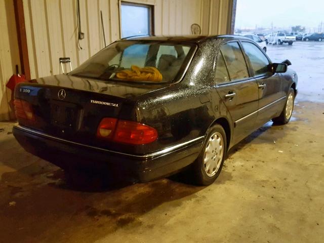 WDBJF25F8WA522937 - 1998 MERCEDES-BENZ E 300TD BLACK photo 4