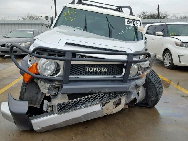 JTEBU11F170076869 - 2007 TOYOTA FJ CRUISER SILVER photo 7