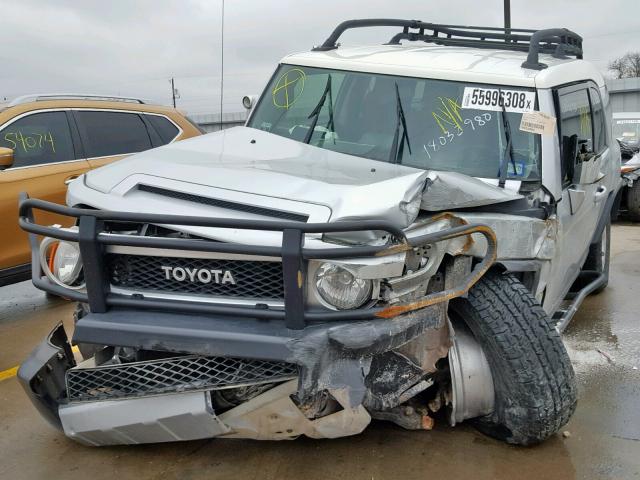 JTEBU11F170076869 - 2007 TOYOTA FJ CRUISER SILVER photo 9