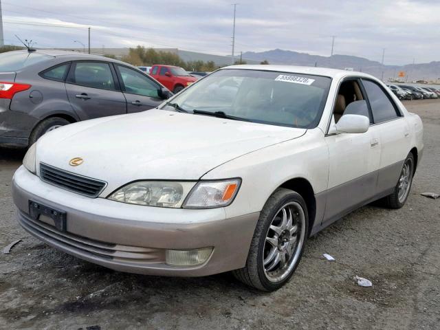 JT8BF22G7V0076236 - 1997 LEXUS ES 300 WHITE photo 2