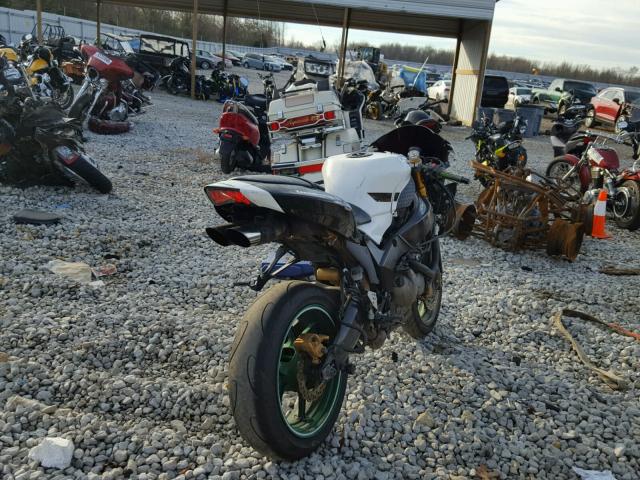 JKBZXJC145A004251 - 2005 KAWASAKI ZX636 C1 WHITE photo 4