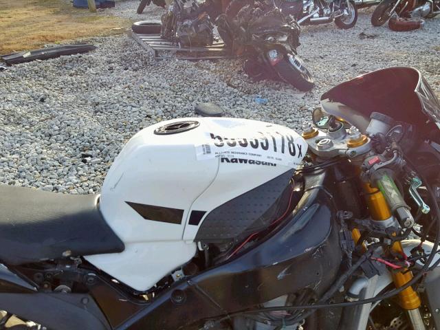 JKBZXJC145A004251 - 2005 KAWASAKI ZX636 C1 WHITE photo 5