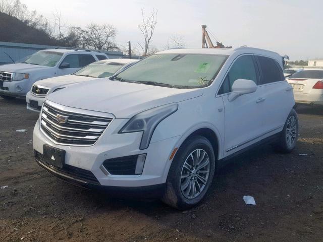 1GYKNDRS2JZ134232 - 2018 CADILLAC XT5 LUXURY WHITE photo 2