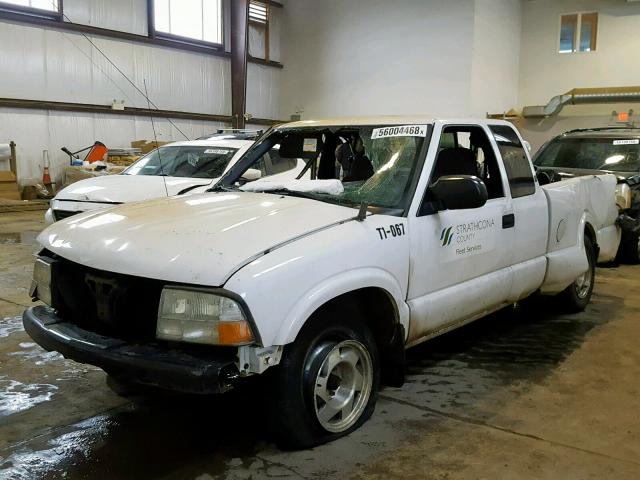 1GTCS19W228233709 - 2002 GMC SONOMA WHITE photo 2