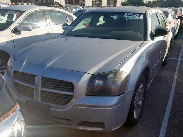 2D4FV48T05H598128 - 2005 DODGE MAGNUM SE SILVER photo 2