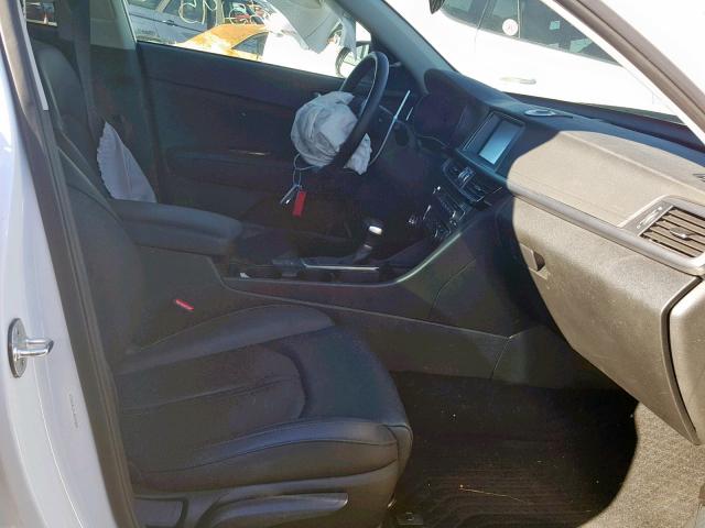 5XXGU4L37JG209686 - 2018 KIA OPTIMA EX WHITE photo 5