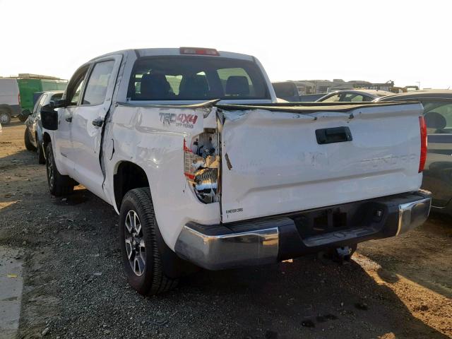 5TFDY5F17HX621312 - 2017 TOYOTA TUNDRA CRE WHITE photo 3