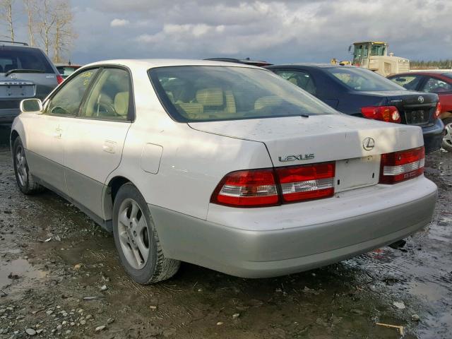 JT8BF28G110334865 - 2001 LEXUS ES 300 WHITE photo 3