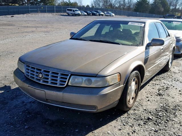 1G6KS54Y2YU175552 - 2000 CADILLAC SEVILLE SL GOLD photo 2