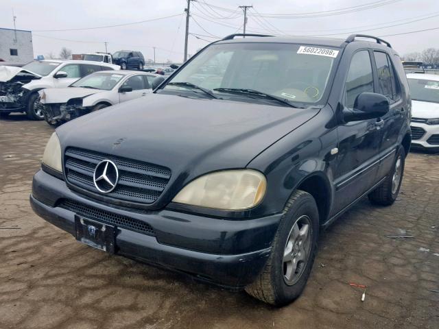 4JGAB54E2YA147536 - 2000 MERCEDES-BENZ ML 320 BLACK photo 2