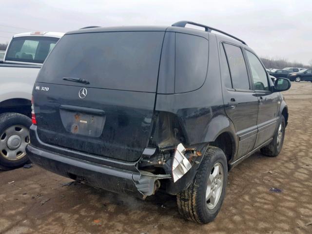 4JGAB54E2YA147536 - 2000 MERCEDES-BENZ ML 320 BLACK photo 4