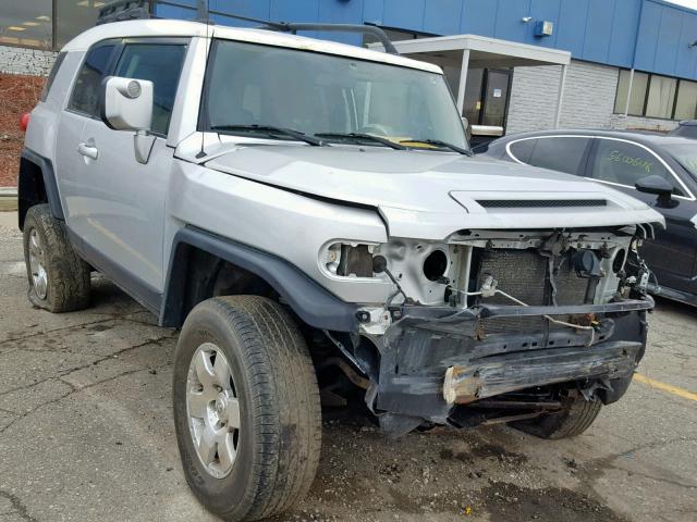 JTEBU11F070047346 - 2007 TOYOTA FJ CRUISER SILVER photo 1