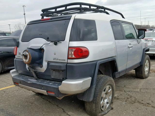 JTEBU11F070047346 - 2007 TOYOTA FJ CRUISER SILVER photo 4