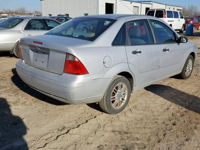 1FAFP34N87W288649 - 2007 FORD FOCUS ZX4 SILVER photo 4