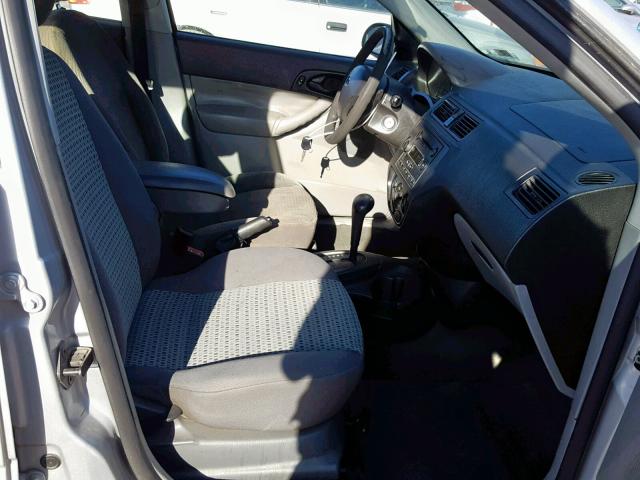 1FAFP34N87W288649 - 2007 FORD FOCUS ZX4 SILVER photo 5