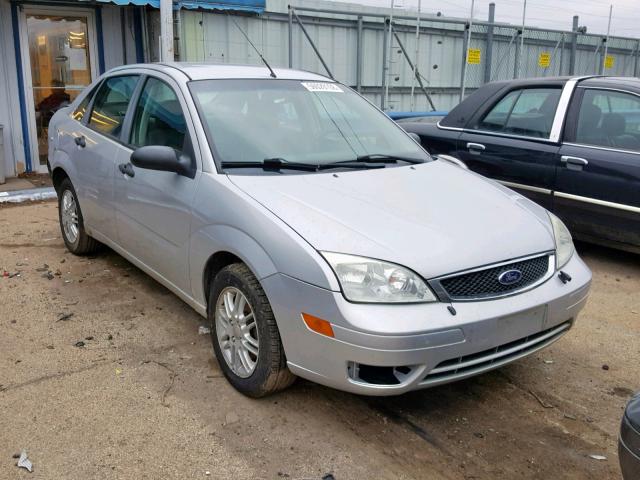 1FAFP34N87W204135 - 2007 FORD FOCUS ZX4 SILVER photo 1