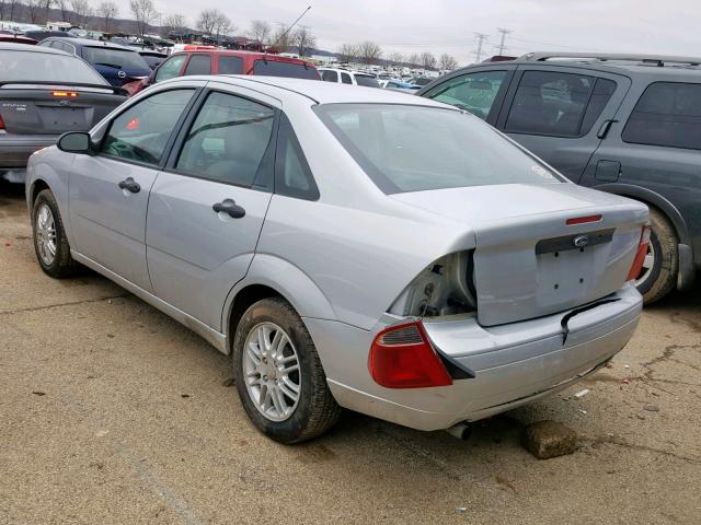 1FAFP34N87W204135 - 2007 FORD FOCUS ZX4 SILVER photo 3