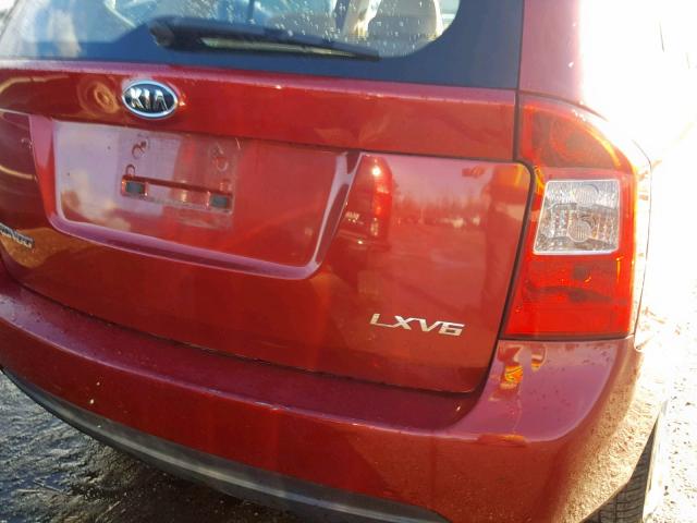 KNAFG526487155784 - 2008 KIA RONDO LX RED photo 9