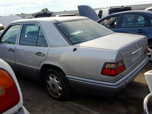 WDBEA32EXRC140080 - 1994 MERCEDES-BENZ E 320 SILVER photo 3