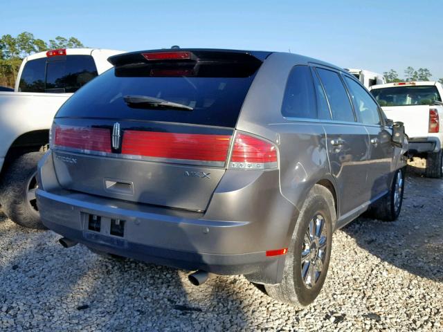 2LMDU68C78BJ00453 - 2008 LINCOLN MKX SILVER photo 4