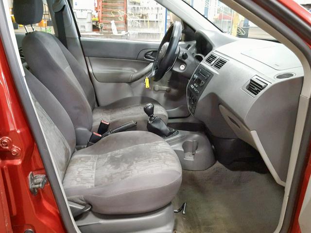 1FAFP34N05W304176 - 2005 FORD FOCUS ZX4 RED photo 5