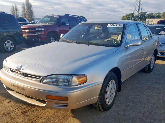 JT2BG12K2T0394476 - 1996 TOYOTA CAMRY DX GOLD photo 2