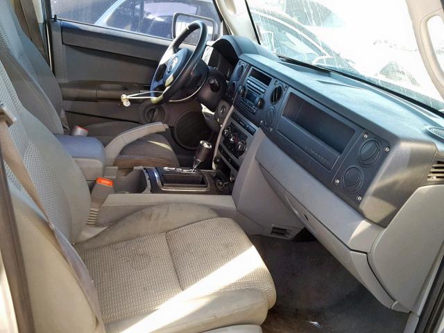 1J8HH48K87C587462 - 2007 JEEP COMMANDER SILVER photo 5