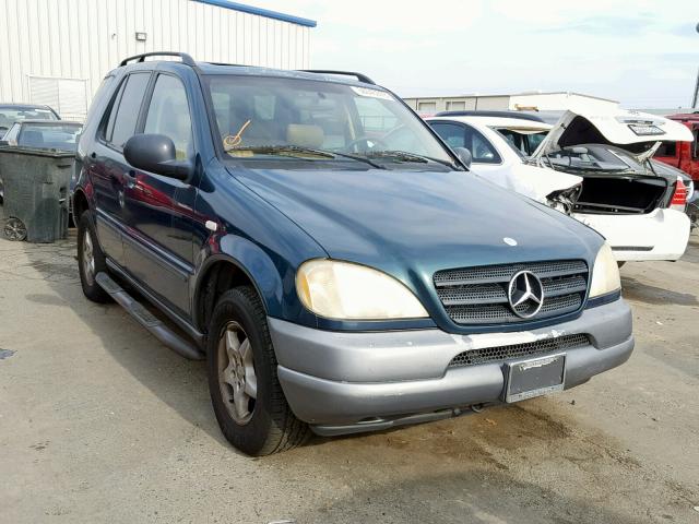 4JGAB54E2WA022663 - 1998 MERCEDES-BENZ ML 320 GREEN photo 1