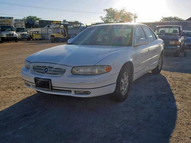 2G4WB52K421142905 - 2002 BUICK REGAL LS WHITE photo 2