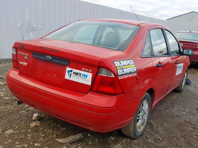 1FAHP34N05W161786 - 2005 FORD FOCUS ZX4 RED photo 4