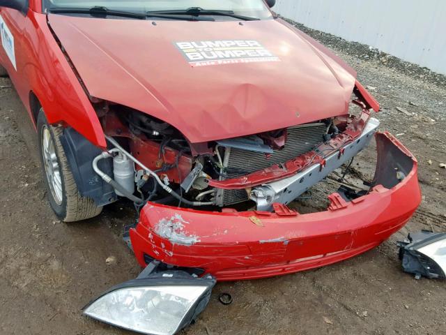 1FAHP34N05W161786 - 2005 FORD FOCUS ZX4 RED photo 9