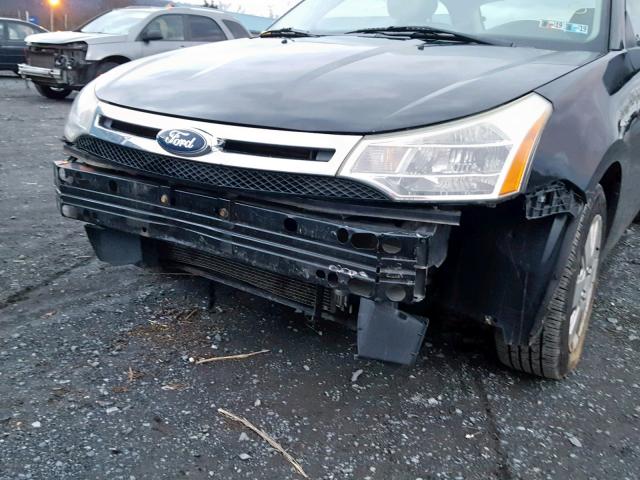 1FAHP32N28W260049 - 2008 FORD FOCUS S/SE BLACK photo 9