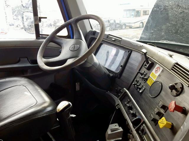 1FUJA6CV36LV65063 - 2006 FREIGHTLINER CONVENTION BLUE photo 5