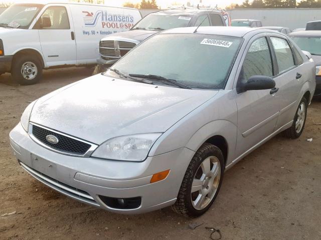 1FAHP34N37W325096 - 2007 FORD FOCUS ZX4 SILVER photo 2