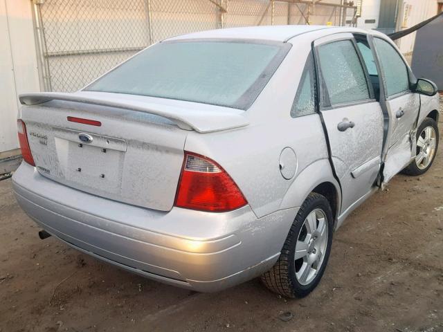 1FAHP34N37W325096 - 2007 FORD FOCUS ZX4 SILVER photo 4