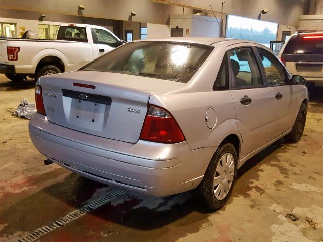 1FAFP34N55W291554 - 2005 FORD FOCUS ZX4 SILVER photo 4