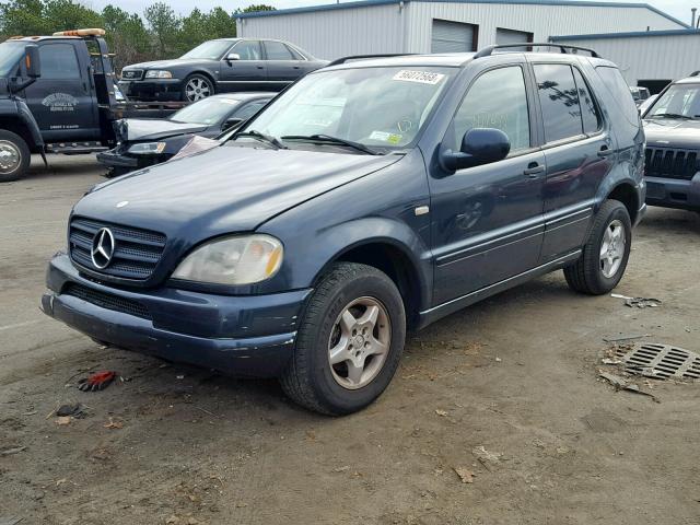 4JGAB54E91A263046 - 2001 MERCEDES-BENZ ML 320 BLUE photo 2