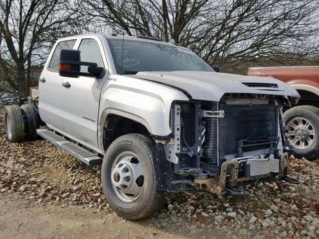 1GD42VCY0JF250908 - 2018 GMC SIERRA K35 SILVER photo 1