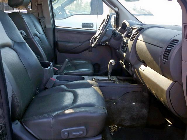 1N6AD07W25C420817 - 2005 NISSAN FRONTIER C BLACK photo 5